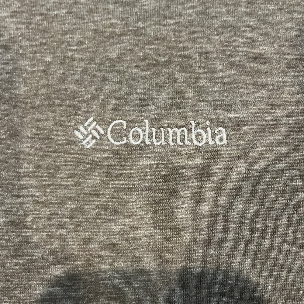 Like New Columbia Long Sleeve T-shirt Large- Great Christmas Gift! - Picture 2 of 5